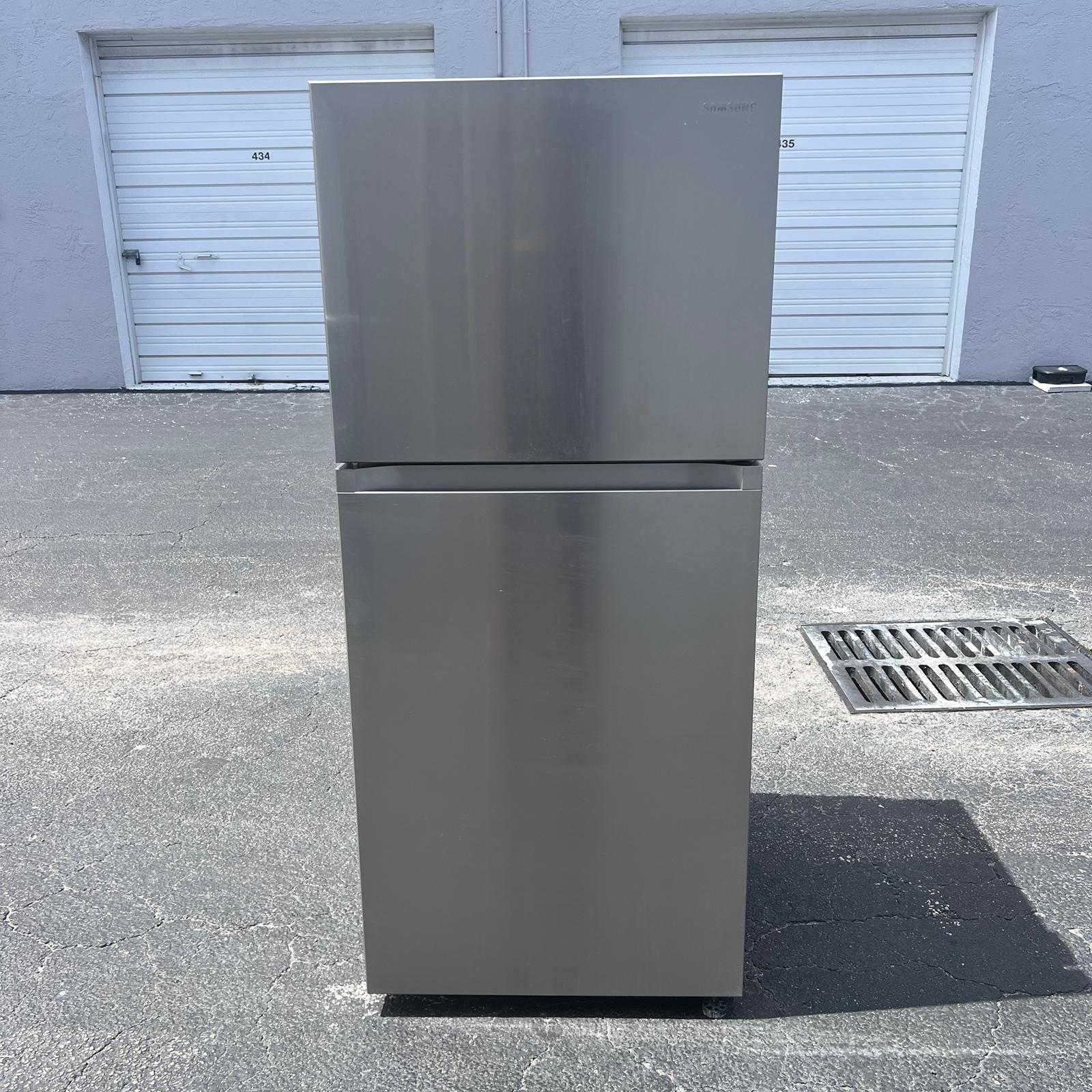 Samsung Stainless Steel Top and Bottom Refrigerator Samsung Stainless Steel Top and Bottom Refrigerator